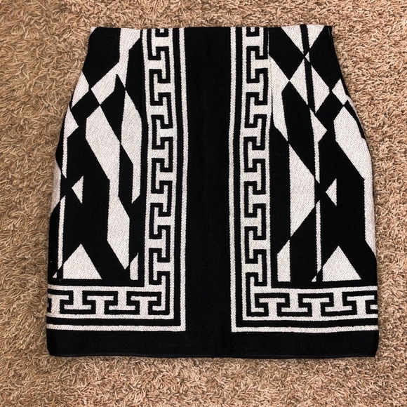Zara Dresses & Skirts - Zara Geometric Black and Grey Mini Skirt